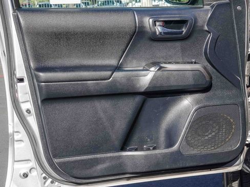 Certified 2018 Toyota Tacoma TRD Sport RWD image 23