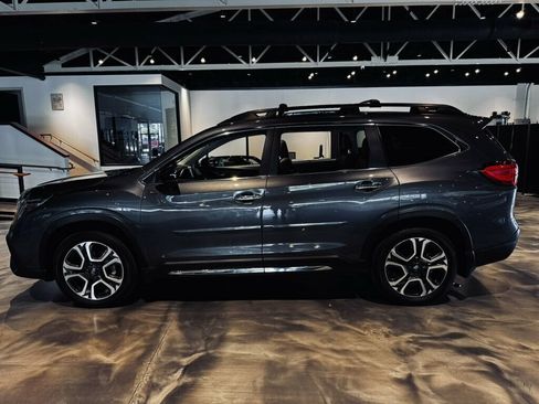 Used 2025 Subaru Ascent Touring AWD/4WD image 2