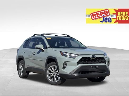 Used 2022 Toyota RAV4 XLE Premium image 1