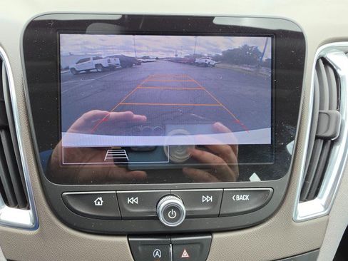 Used 2021 Chevrolet Malibu LT FWD image 38