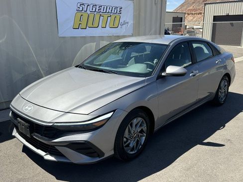 Used 2024 Hyundai Elantra SEL FWD image 1