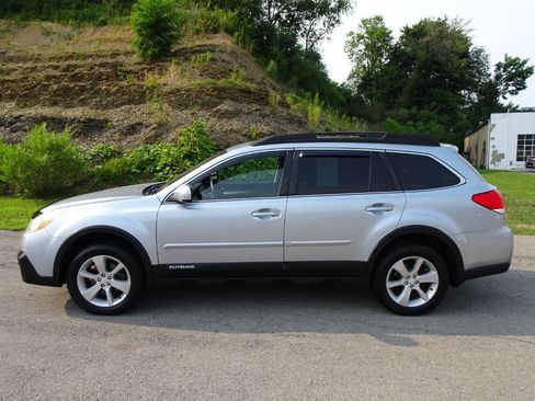 Used 2014 Subaru Outback 2.5i Premium w/ Accessory Value Package (OYX) AWD/4WD image 1