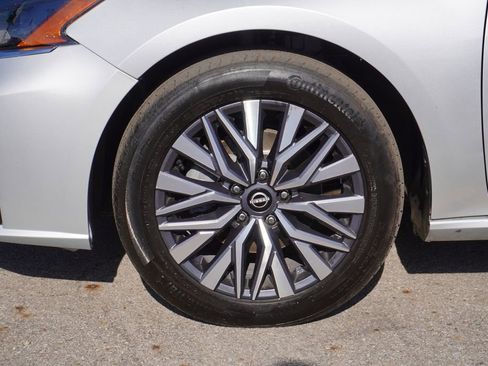 Used 2023 Nissan Altima 2.5 SV image 10