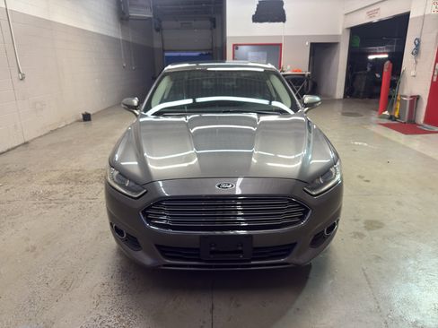 Used 2014 Ford Fusion SE w/ Equipment Group 202A FWD image 2