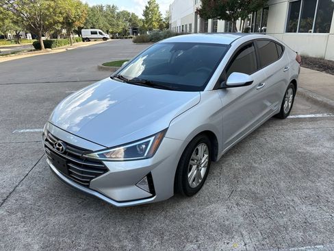 Used 2019 Hyundai Elantra SEL FWD image 2