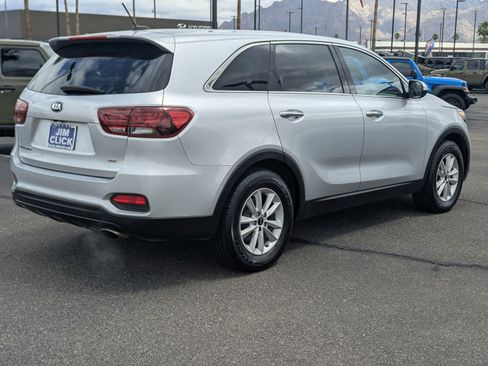 Used 2019 Kia Sorento FWD image 2