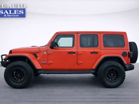 Used 2018 Jeep Wrangler Unlimited Sahara image 4