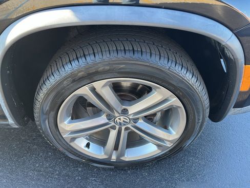 Used 2017 Volkswagen Tiguan Sport image 33