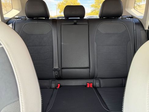 Used 2025 Volkswagen Taos SE image 38