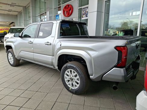 New 2026 Toyota Tacoma SR5 image 3