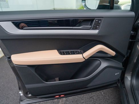 Certified 2026 Porsche Cayenne AWD/4WD image 10