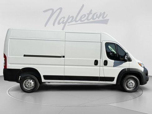 Used 2025 RAM ProMaster 2500 w/ Convenience Group FWD image 9