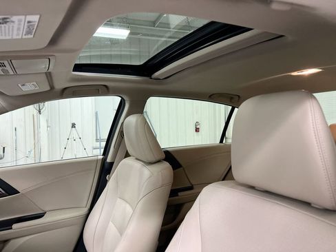 Used 2017 Honda Accord EX-L image 19