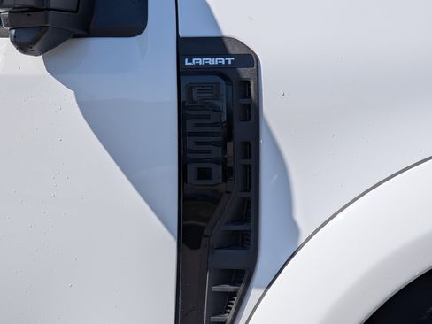 New 2026 Ford F250 Lariat w/ Black Appearance Package image 9