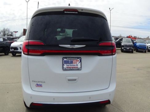 Used 2025 Chrysler Pacifica Select FWD image 7