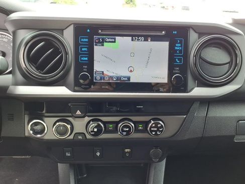 Used 2017 Toyota Tacoma TRD Off-Road w/ Tow Package (A/T) AWD/4WD image 8