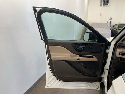 Certified 2023 Lincoln Aviator Reserve w/ Equipment Group 201A image 15