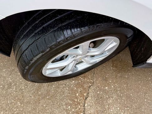 Used 2018 Chevrolet Equinox Premier image 25