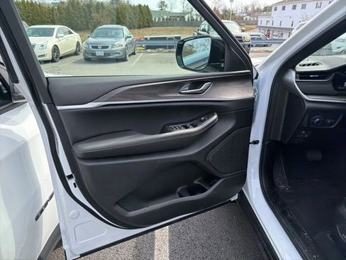 New 2026 Jeep Grand Cherokee Altitude image 11