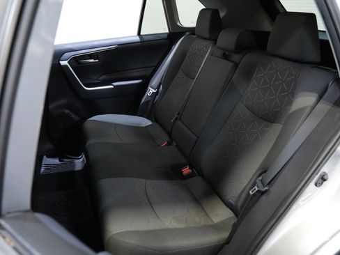 Used 2020 Toyota RAV4 XLE w/ XLE Grade Weather Package AWD/4WD image 33
