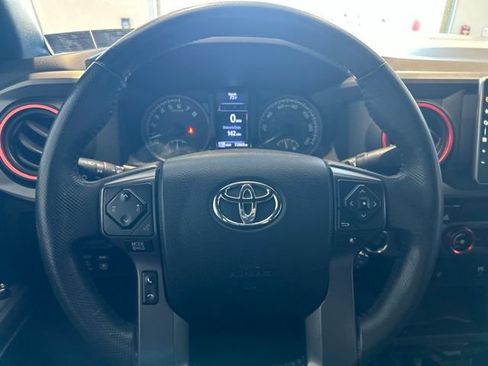 Used 2017 Toyota Tacoma TRD Sport w/ Tow Package (A/T) AWD/4WD image 8