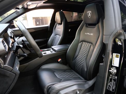 Used 2023 Lamborghini Urus Performante AWD/4WD image 6