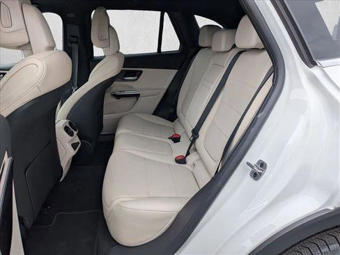 Used 2026 Mercedes-Benz GLC 300 4MATIC image 19