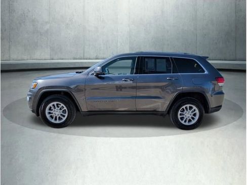 Used 2020 Jeep Grand Cherokee Laredo image 2