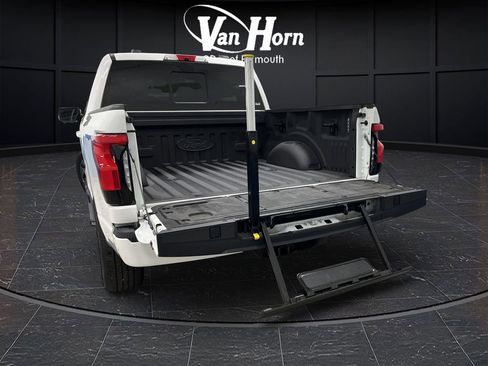 Used 2022 Ford F150 Lightning Lariat image 17