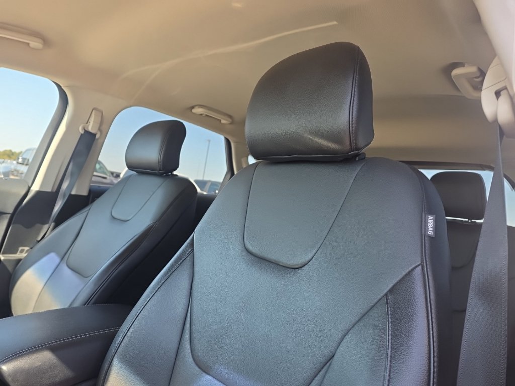 Used 2018 Ford Edge Titanium w/ Ford Safe & Smart Package AWD/4WD image 9