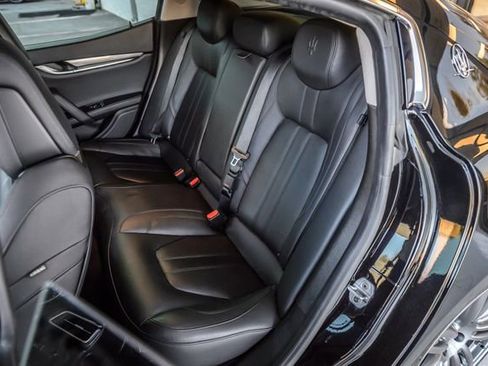 Used 2018 Maserati Ghibli GranSport image 43