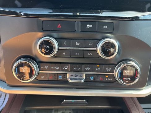 Used 2022 Ford Expedition Limited image 22