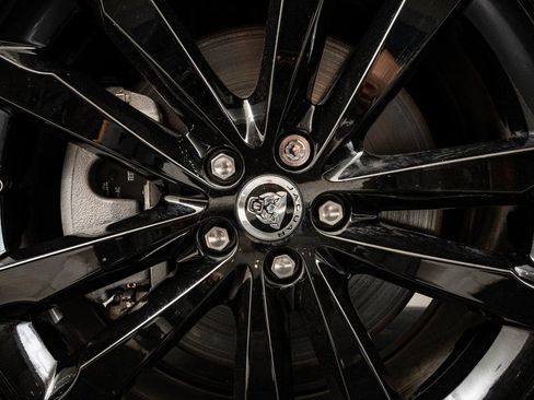 Used 2024 Jaguar E-PACE R-Dynamic SE image 7