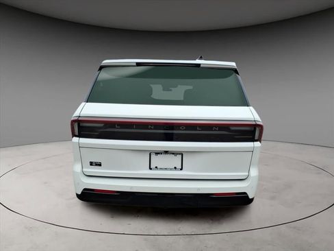 New 2025 Lincoln Navigator Reserve AWD/4WD image 7