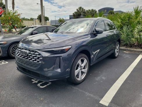 Used 2025 Audi Q5 Premium Plus w/ Premium Plus image 2