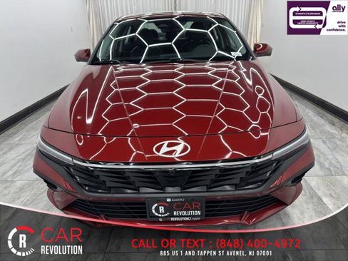 Used 2024 Hyundai Elantra Limited image 2