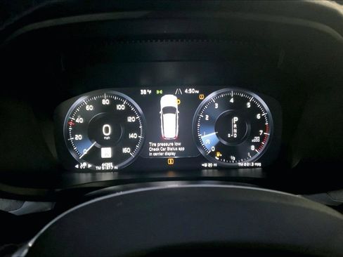 Used 2022 Volvo V60 T5 Cross Country image 26