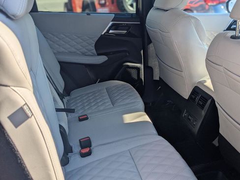 Used 2023 Mitsubishi Outlander SEL AWD/4WD image 35