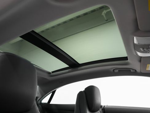 Used 2010 Mercedes-Benz E 550 Coupe image 24