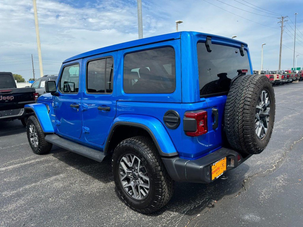 Used 2024 Jeep Wrangler Unlimited Sahara w/ Technology Group AWD/4WD image 5