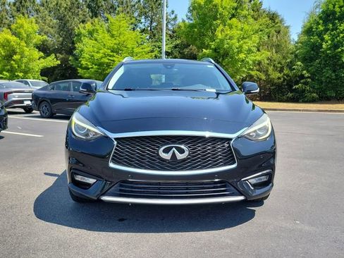 Used 2018 INFINITI QX30 Premium w/ Navigation Package FWD image 2