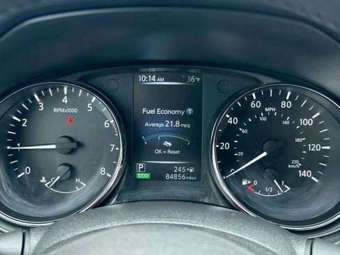 Used 2017 Nissan Rogue SV w/ SV Premium Package image 33