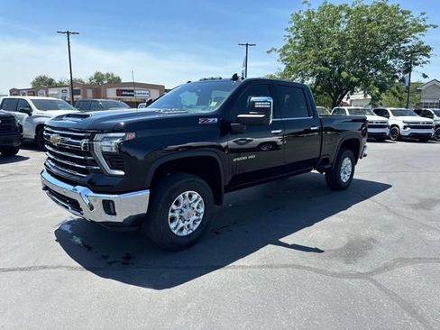 Used 2024 Chevrolet Silverado 2500 LTZ w/ LTZ Convenience Package AWD/4WD image 2