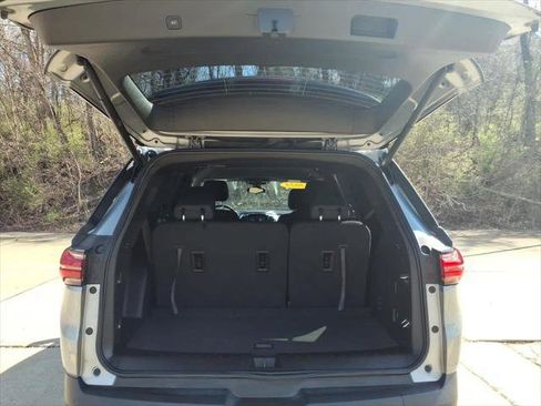 Used 2023 Chevrolet Traverse LT w/ LPO, Cargo Package AWD/4WD image 11