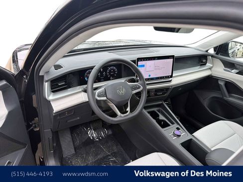 New 2026 Volkswagen Tiguan SE image 2