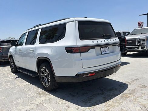 Used 2024 Jeep Wagoneer L Series II w/ Flexible Seating Group AWD/4WD image 4
