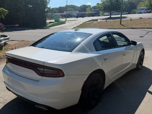 Used 2017 Dodge Charger SXT RWD image 6