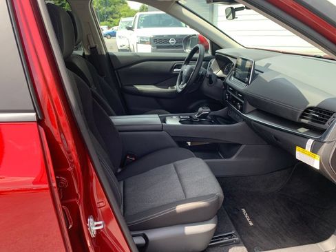 Used 2025 Nissan Rogue SV FWD image 31