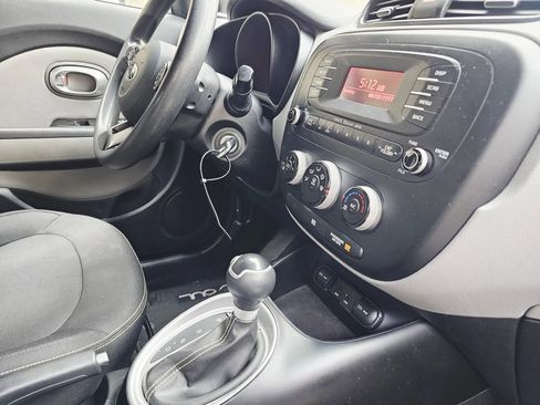 Used 2014 Kia Soul + image 14