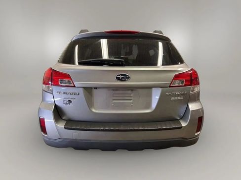 Used 2011 Subaru Outback 2.5i Limited image 3